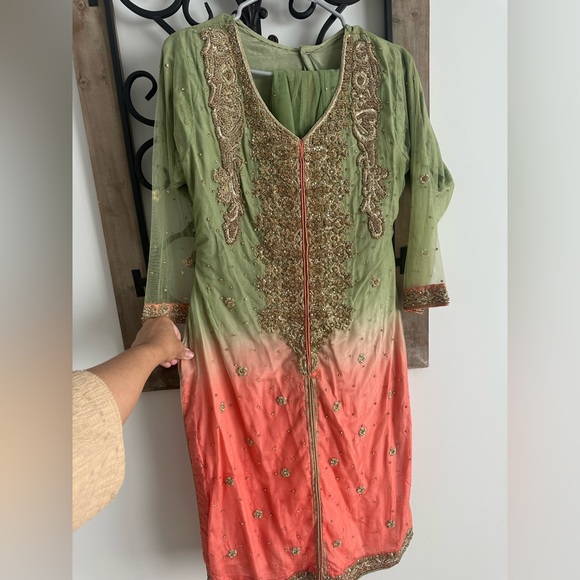 Fancy Pakistani Shalwar Kameez - Picture 1 of 4
